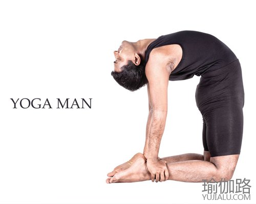 男人瑜伽